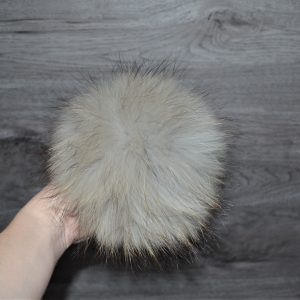 Pompon vraie fourrure gris pâle pointe naturelle