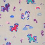 Licorne fond gris pâle Polar peluche (Minky)