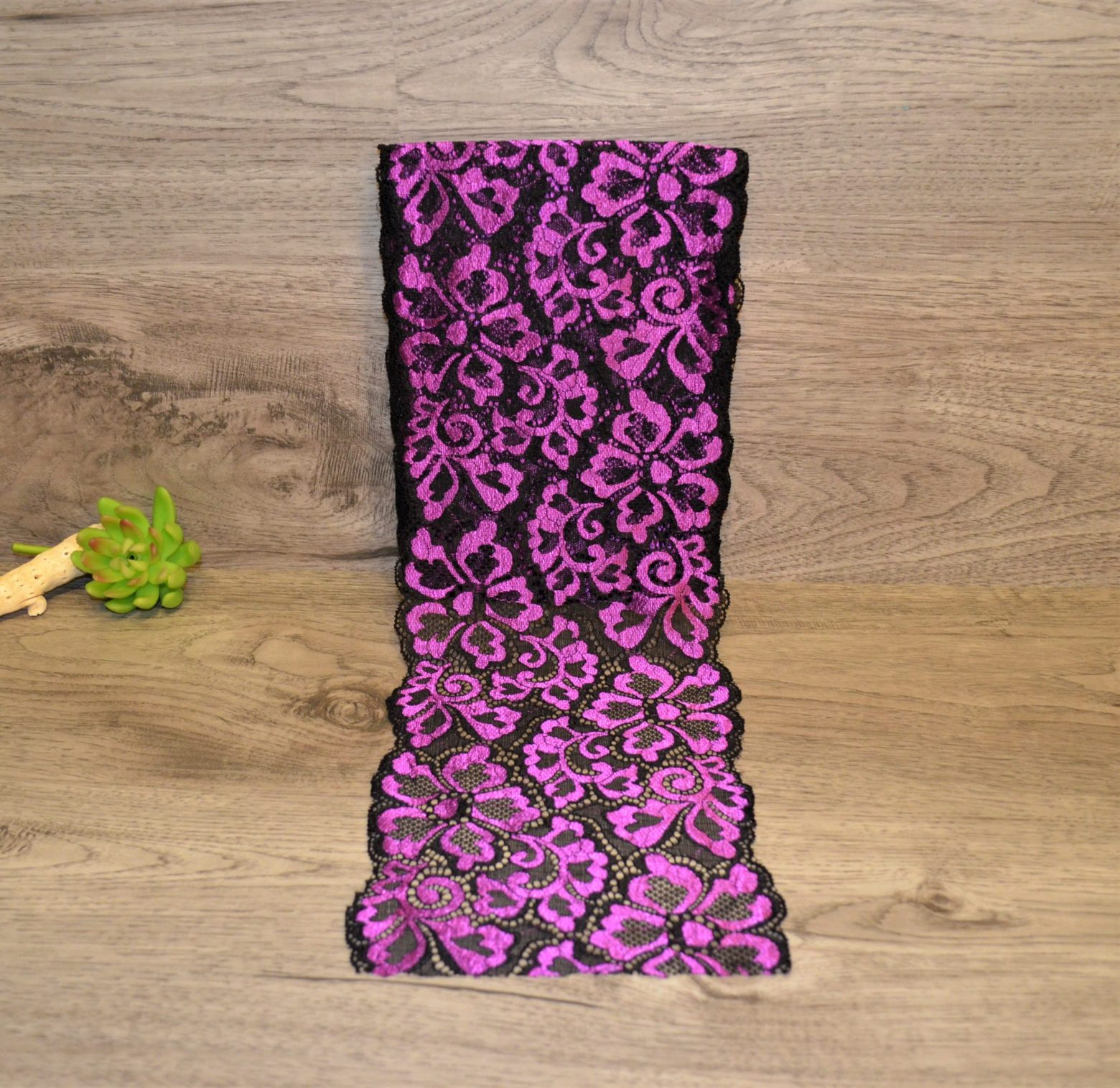 Dentelle extensible mauve