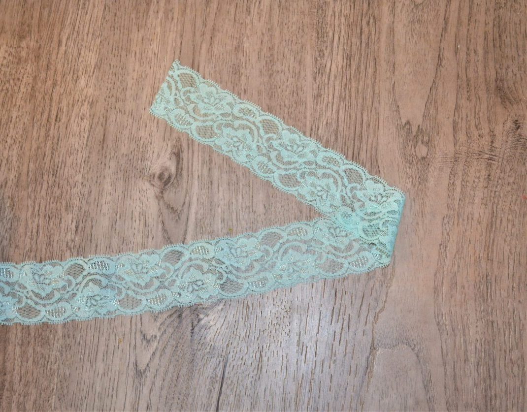 Dentelle extensible bleue pâle