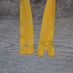 Fermeture éclair jaune or