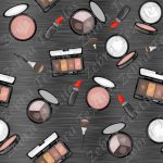 Maquillage + rouge à lèvre fond noir