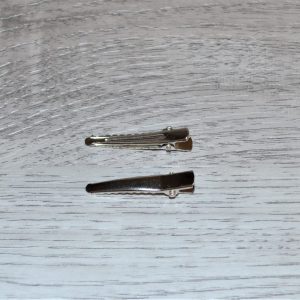 Parfait pour la confection de barrette à cheveux ou autre projet couture! Vendue à l'unité Dimension : 4cm