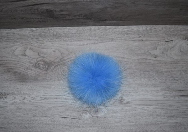 Pompon vraie fourrure bleue saphir pointe pâle