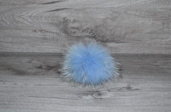 Pompon vraie fourrure bleu poudre pointe naturelle