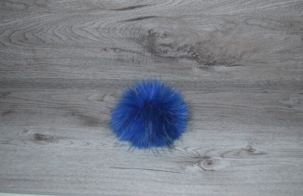 Pompon vraie fourrure bleue foncé