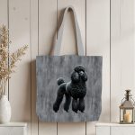 Caniche noir fond grunge